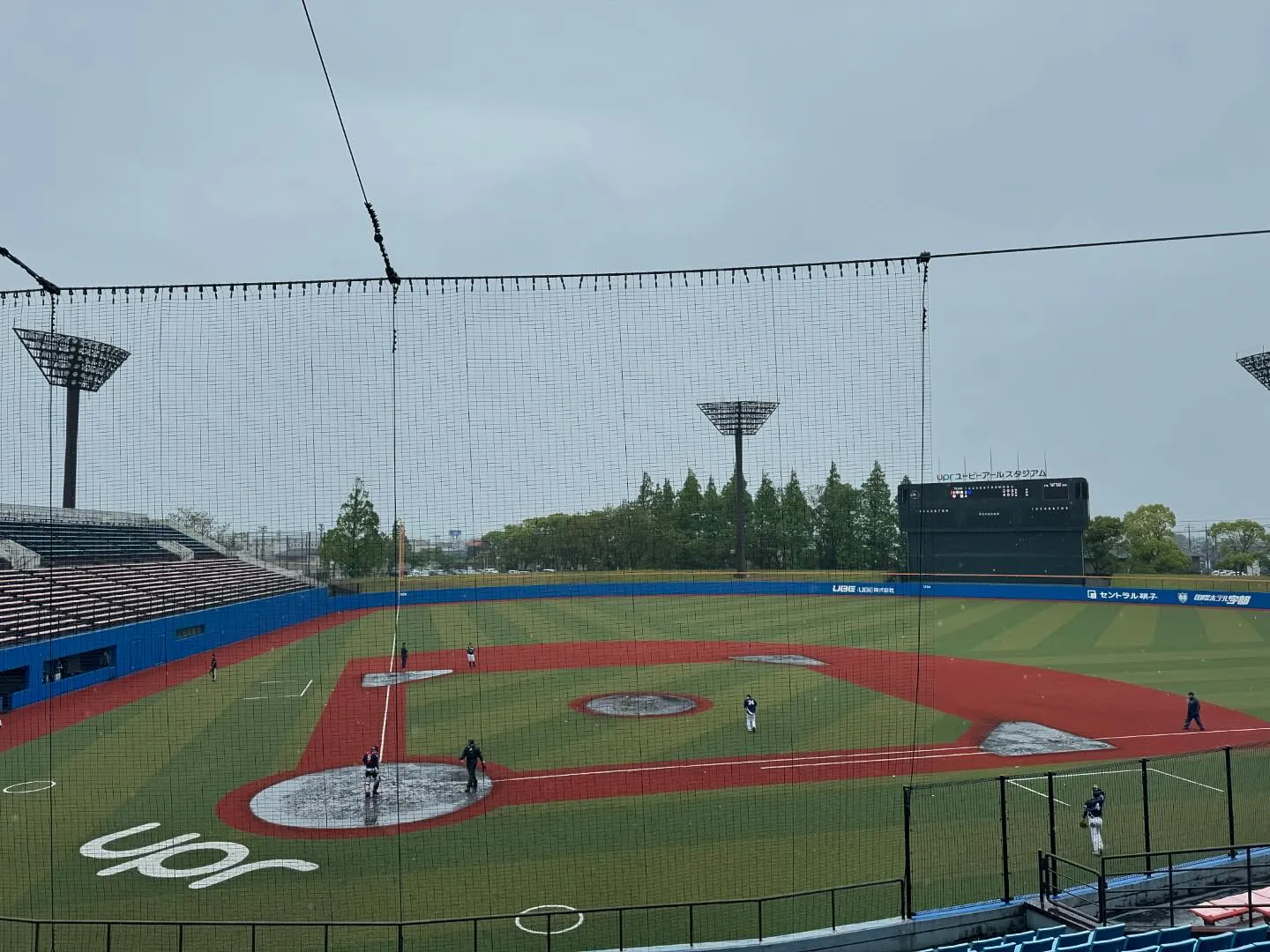 本日は球技大会参加の為お休み予定でしたがあいにくの大雨で午前...