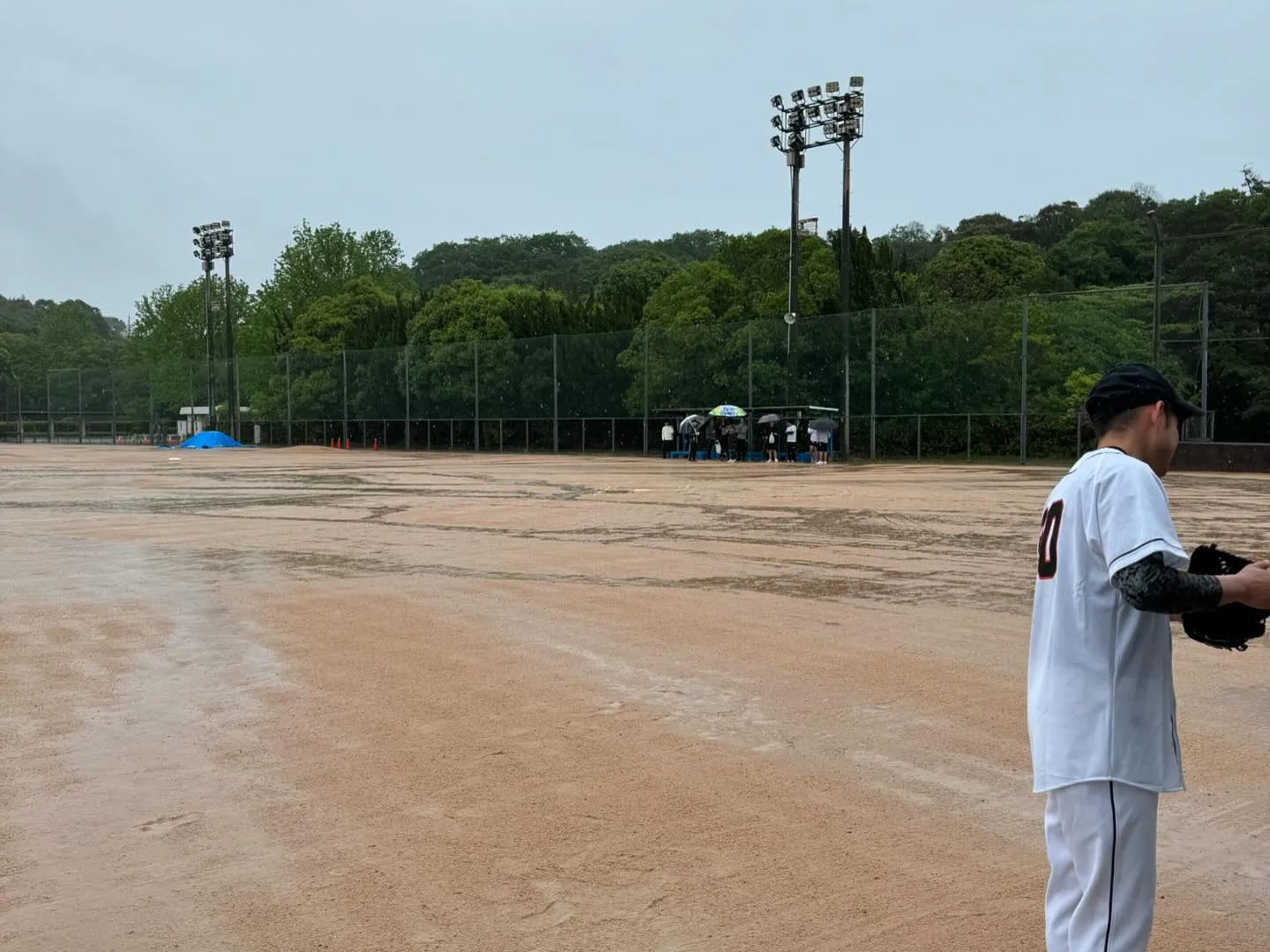 本日は球技大会参加の為お休み予定でしたがあいにくの大雨で午前...