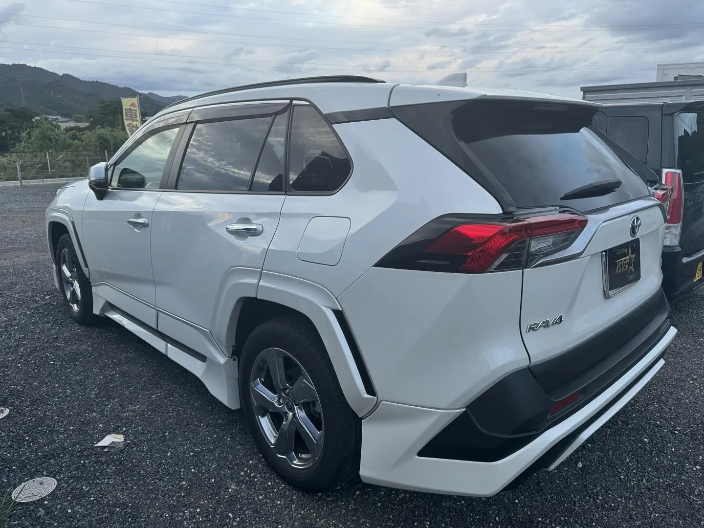 R3年　RAV4ハイブリッド　TRDフルエアロ