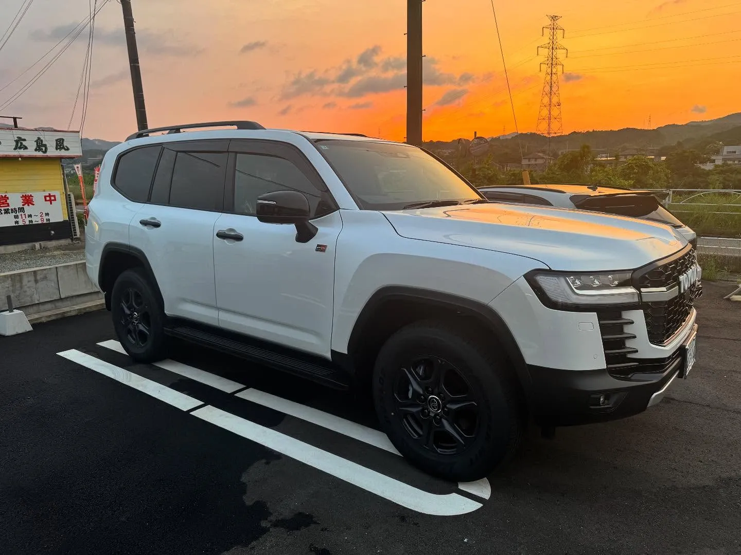 ランドクルーザー300の用品取付ご依頼いただきました😊