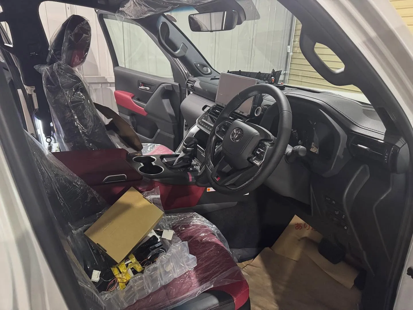 ランドクルーザー300の用品取付ご依頼いただきました😊