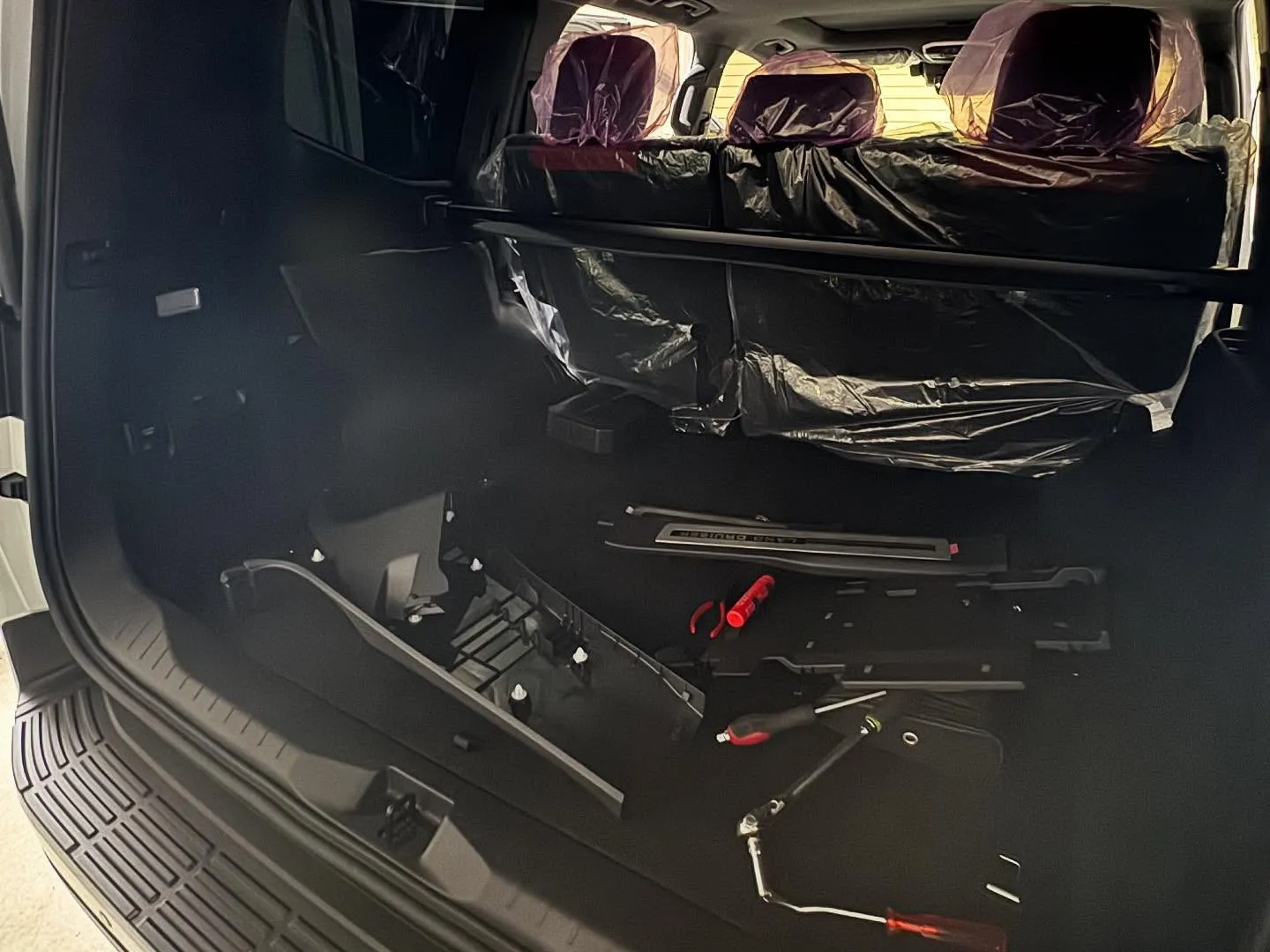 ランドクルーザー300の用品取付ご依頼いただきました😊