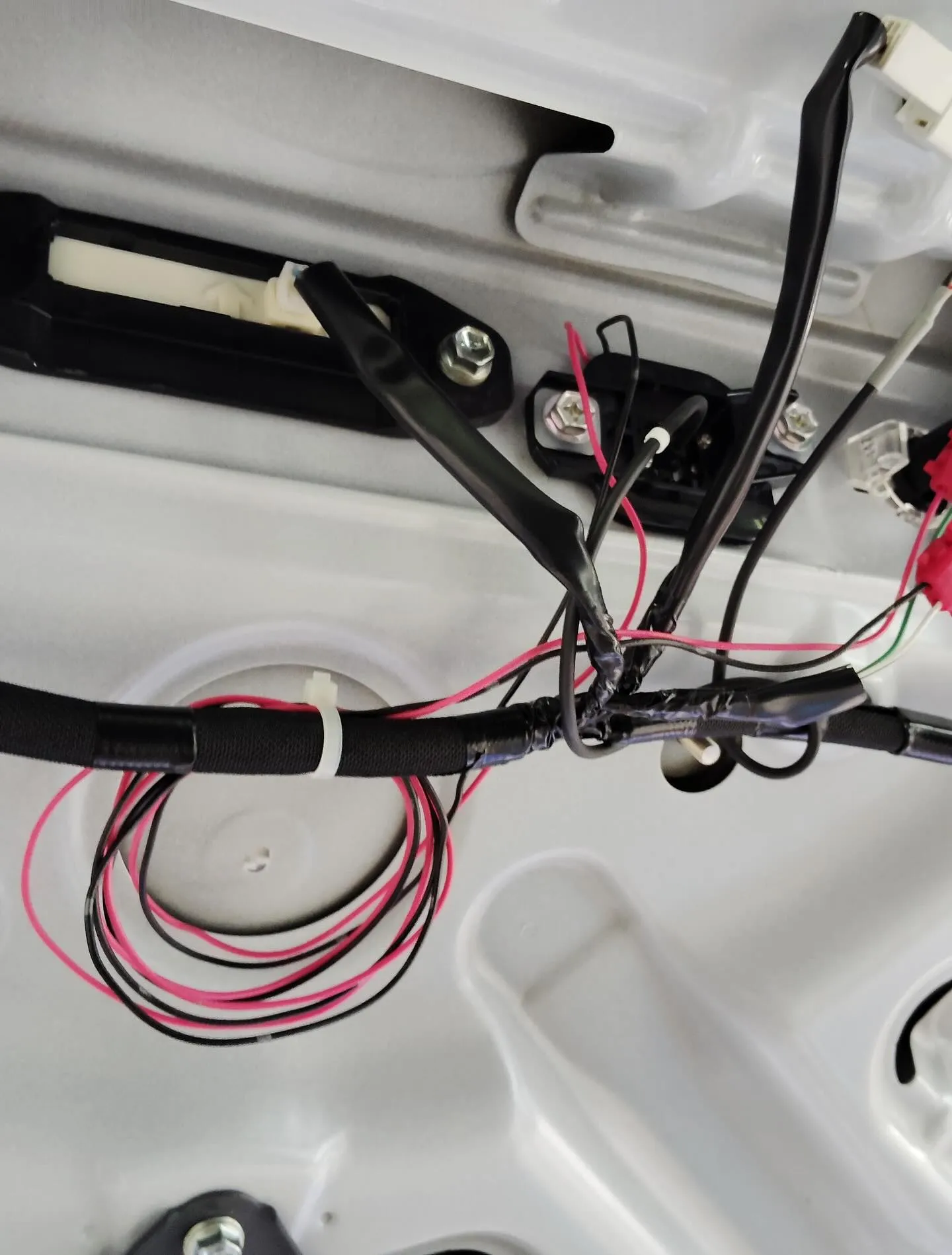 久々販売車両で字光式取付🤔